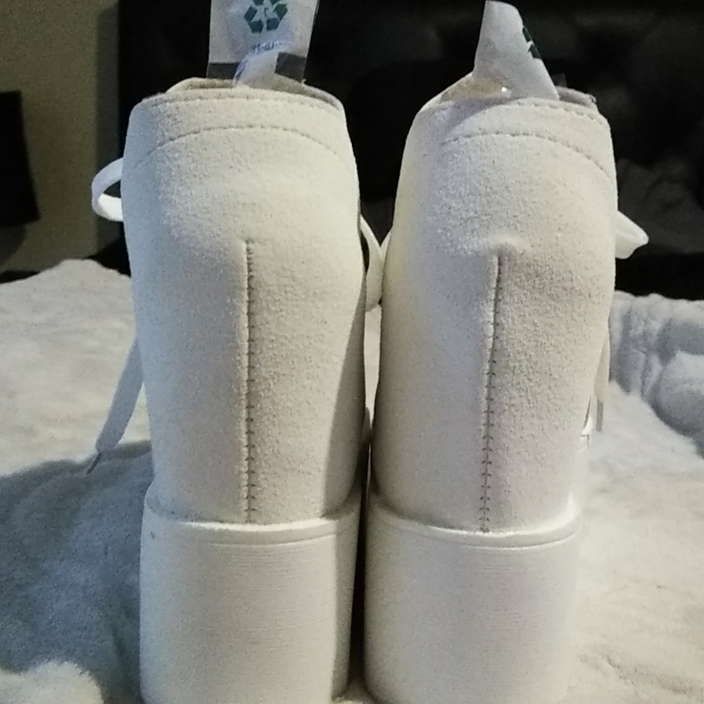 Shoes - Picture 4 of 4